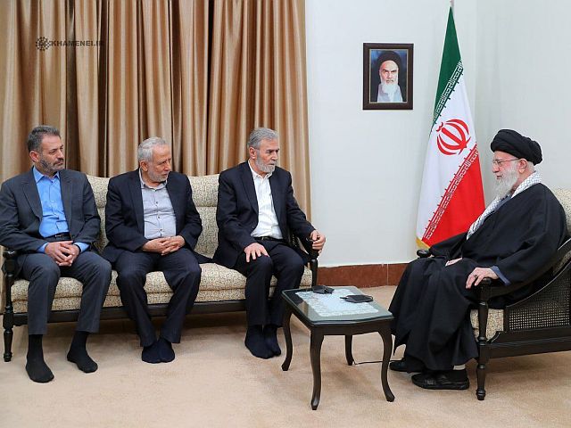 Хаменеи принял делегацию "Исламского джихада": без обуви, как и лидеры ХАМАСа