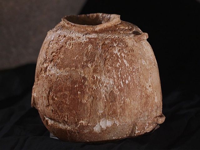 Сосуд из слоновой кости на дне рукотворной пещеры – произведение искусства, которому 6000 лет