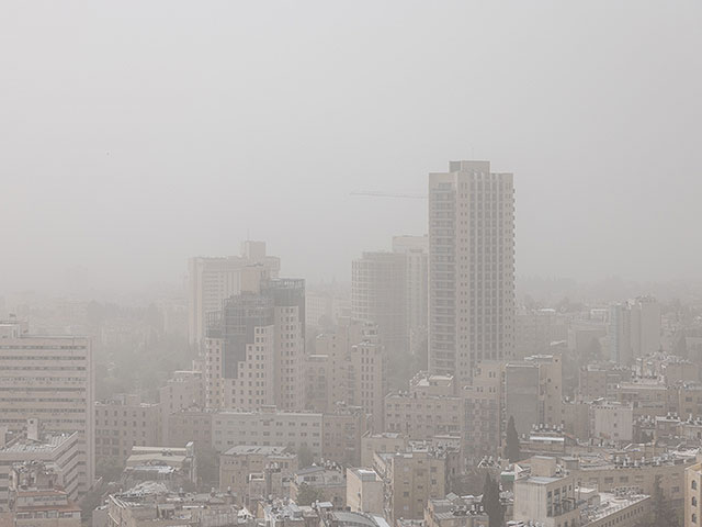 Пыльная пелена в Израиле. Фоторепортаж