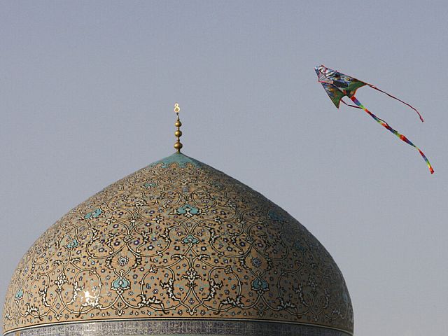 Власти Ирана: в Исфахане отработали силы ПВО, ущерб не причинен
