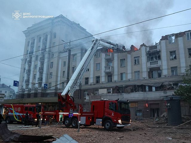 В результате удара армии РФ по Днепру погибли восемь человек, среди них двое детей. Объявлен траур