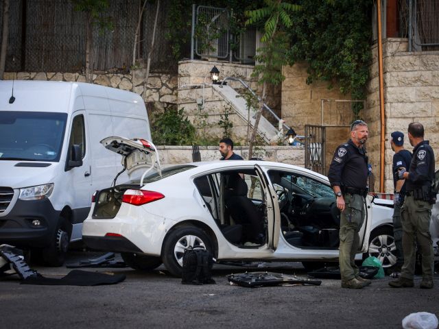 Теракт в Иерусалиме: автомобиль сбил двух пешеходов в двух разных местах, найдено оружие