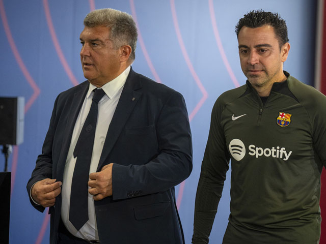 Хави останется главным тренером "Барселоны"
