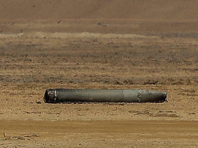 Иранская баллистическая ракета, упавшая возле Арада, удалена с помощью вертолета