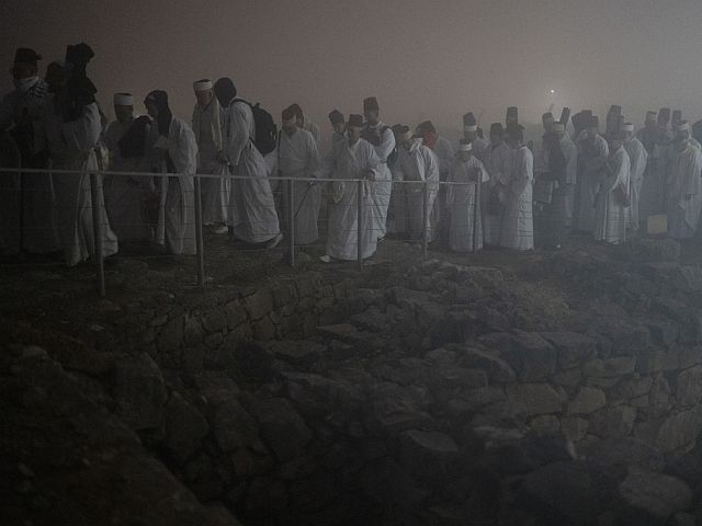 Самаритяне празднуют Песах на горе Гризим – над Шхемом. Фоторепортаж
