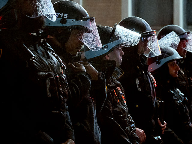 Полиция "зачистила" Колумбийский университет в Нью-Йорке от "защитников Газы". Фоторепортаж