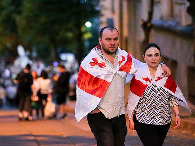 Попытка разгона оппозиционеров в Тбилиси. Фоторепортаж