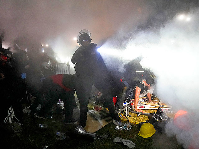 CNN: полиция использует резиновые пули при разгоне пропалестинского лагеря в UCLA