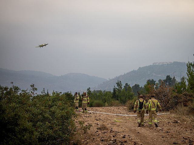 Пожарная авиация направлена на тушение лесного пожара возле иерусалимского района Рамот