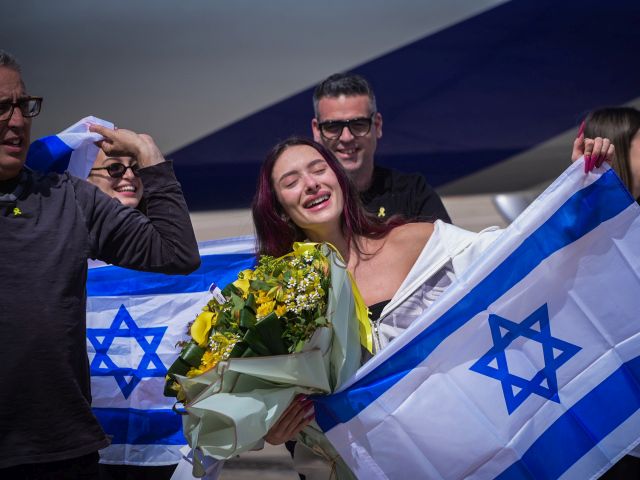 Возвращение Эден Голан в Израиль после финала "Евровидения". Фоторепортаж
