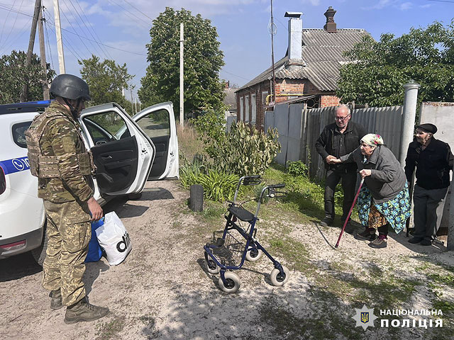 Война в Украине: эвакуация жителей Волчанска. Фоторепортаж