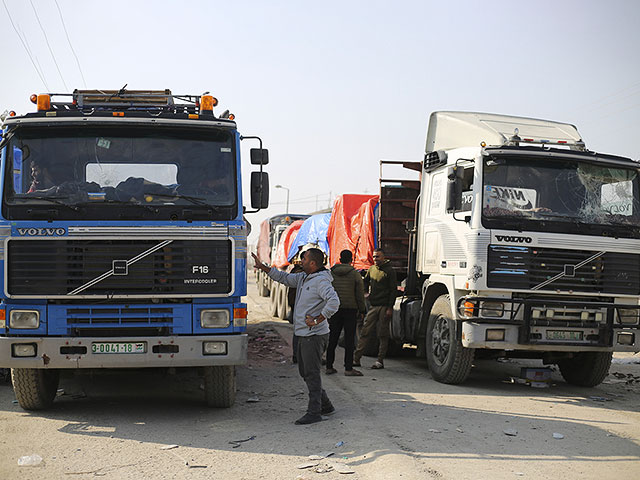 На прошлой неделе удвоилось число грузовиков с гуманитарной помощью через израильские КПП