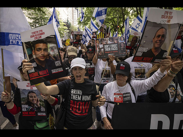 Israel Day парад в Нью-Йорке под лозунгом "Bring them home now". Фоторепортаж