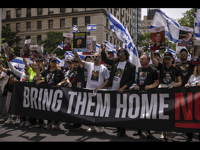 Israel Day парад в Нью-Йорке под лозунгом "Bring them home now". Фоторепортаж