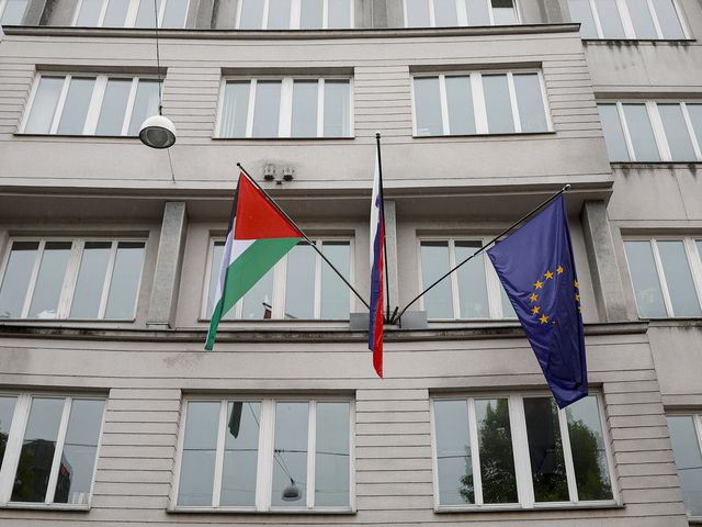 Парламент Словении признал "независимую Палестину"
