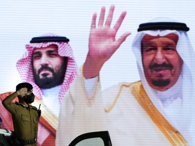 У саудовского короля диагностировано воспаление легких