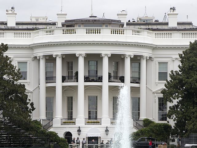 A 1:2 scale model of the White House is for sale in the USA