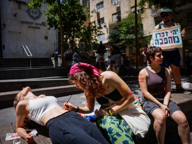 "Марш шлюх" в Иерусалиме: за права женщин и против войны. Фоторепортаж