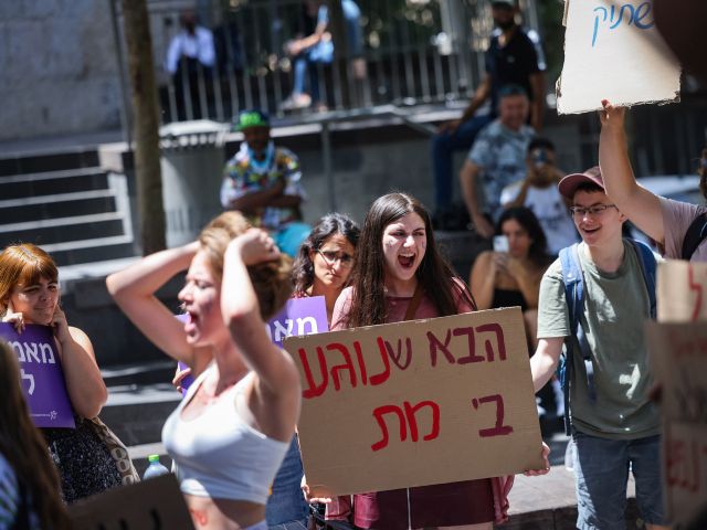 "Марш шлюх" в Иерусалиме: за права женщин и против войны. Фоторепортаж