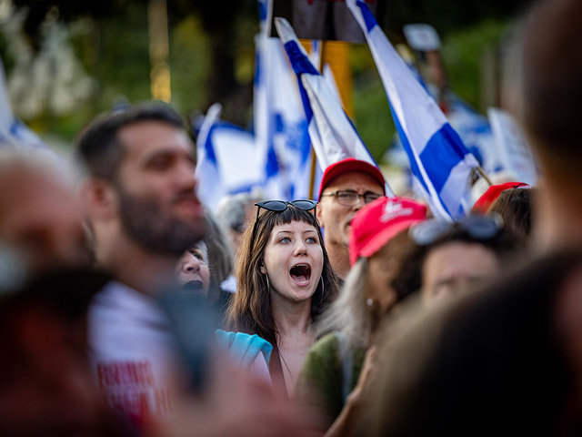 Второй день подряд возле Кнессета проходит многотысячная антиправительственная демонстрация