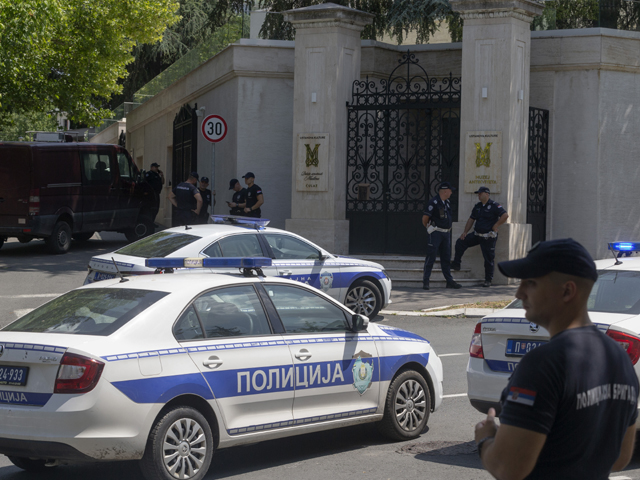 Нападение на полицейского возле посольства Израиля в Белграде признано терактом