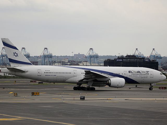 Самолет "Эль-Аля" совершил вынужденную посадку в Турции, ему отказывают в дозаправке