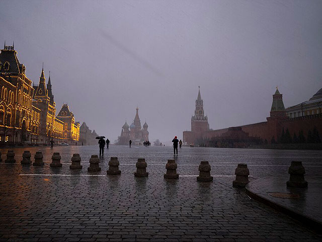 Man Attempts to Set Himself on Fire on Red Square in Moscow