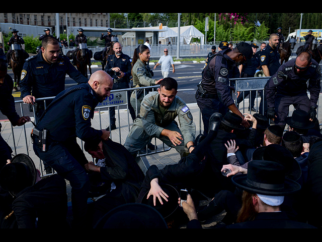 Протест харедим в Тель а-Шомере против призыва в ЦАХАЛ. Фоторепортаж