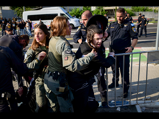 Протест харедим в Тель а-Шомере против призыва в ЦАХАЛ. Фоторепортаж