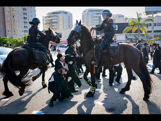 Протест харедим в Тель а-Шомере против призыва в ЦАХАЛ. Фоторепортаж