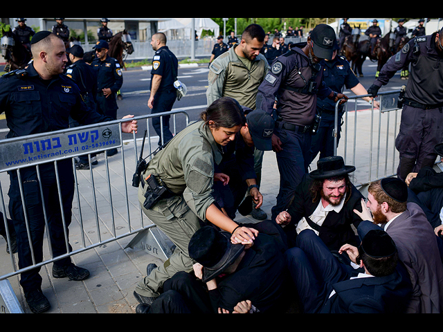 Протест харедим в Тель а-Шомере против призыва в ЦАХАЛ. Фоторепортаж