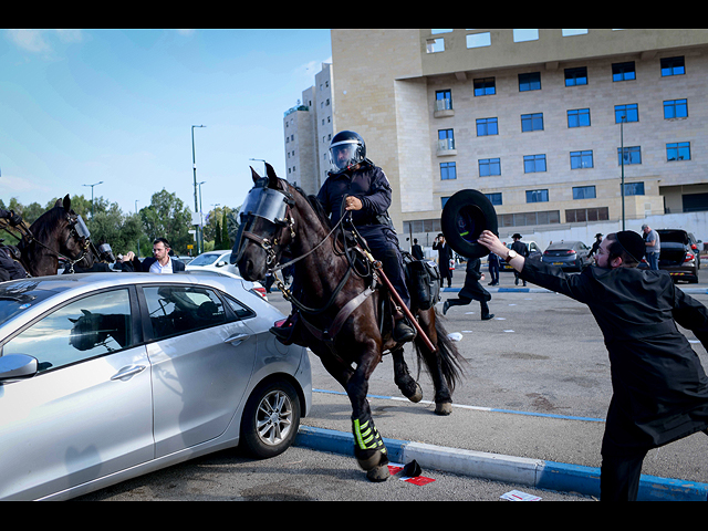 Протест харедим в Тель а-Шомере против призыва в ЦАХАЛ. Фоторепортаж