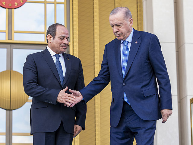 Egyptian President Begins Visit to Turkey