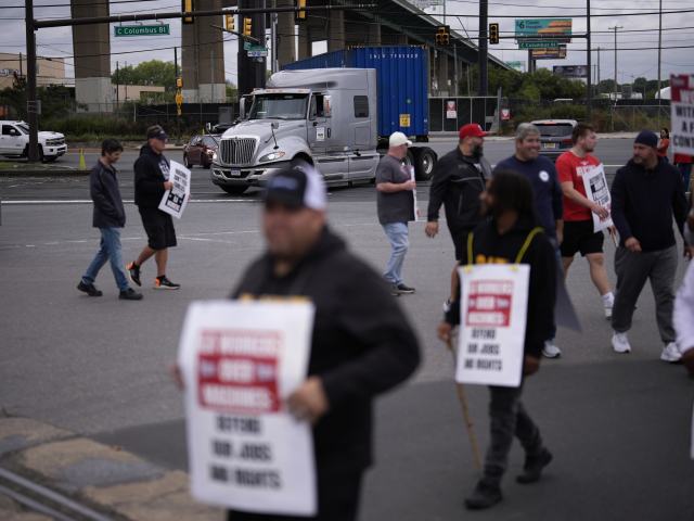 The US dockers union went on strike to protest the introduction of new technologies in ports