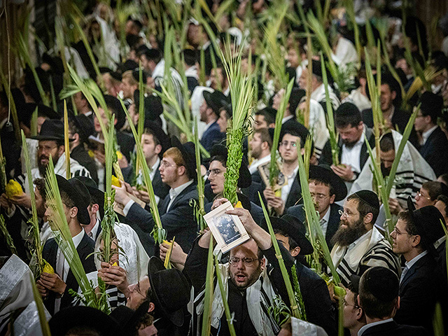 Массовая молитва у Стены Плача накануне завершения праздника Суккот. Фоторепортаж