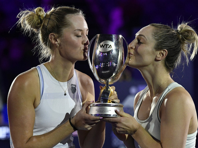 Теннис. Победительницами Итогового турнира WTA стали  Габриэла Дабровски и Эрин Рутлифф