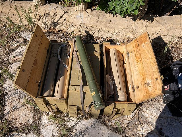 Израильские десантники продолжают зачистку юга Ливана от оружия "Хизбаллы". Фото, видео
