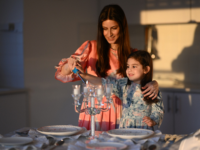 Время зажигания субботних свечей 26 декабря 2025 года