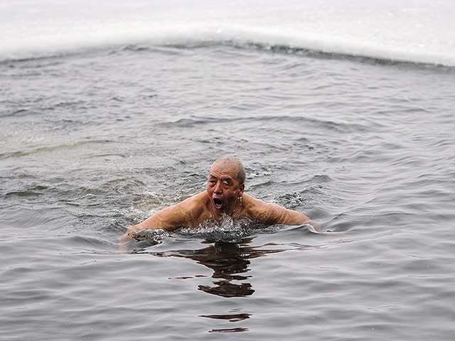 Русский обычай на берегах Сунгари. Фоторепортаж о «моржах» из Харбина