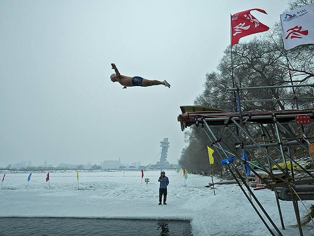 Русский обычай на берегах Сунгари. Фоторепортаж о «моржах» из Харбина