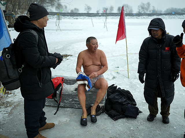Русский обычай на берегах Сунгари. Фоторепортаж о «моржах» из Харбина