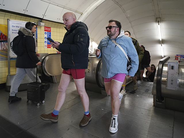 Акция "без штанов" в лондонском метро. Фоторепортаж 2025 года
