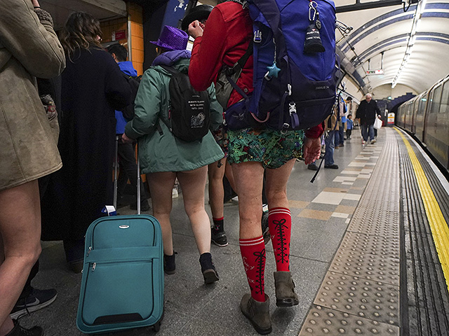 Акция "без штанов" в лондонском метро. Фоторепортаж 2025 года