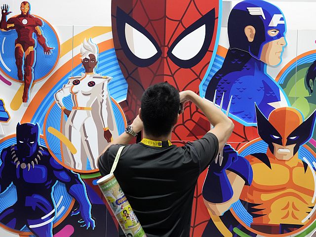 Исследователи рассматривают лечение детских травм через призму Marvel и DC