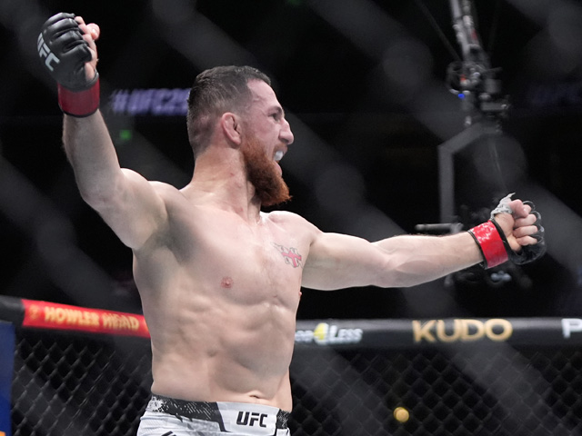 Мераб Двалишвили защитил чемпионский титул и установил рекорд UFC