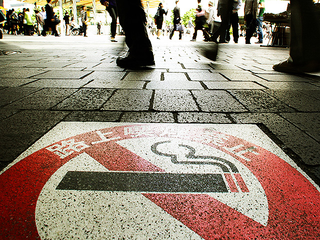 Osaka completely forbade smoking in open space