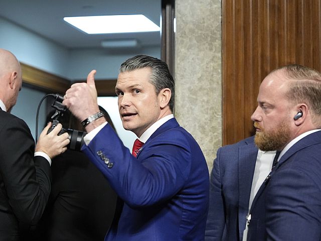 Пит Хегсет и его телохранитель Джон Джейкоб Хазенбейн