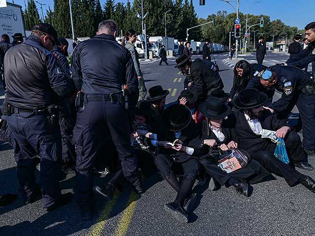 "Умрем, но не призовемся": акции протеста харедим в Израиле. Фоторепортаж