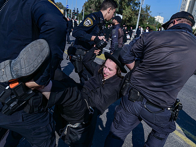 "Умрем, но не призовемся": акции протеста харедим в Израиле. Фоторепортаж