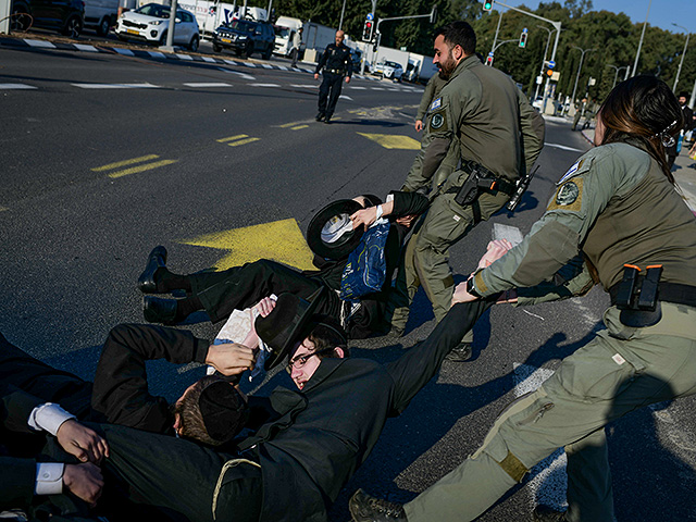"Умрем, но не призовемся": акции протеста харедим в Израиле. Фоторепортаж